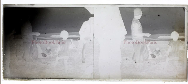 Family Beach Photo Glass Plate NEGATIVE c1930 Stereo Vintage PL28L8n2 2