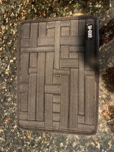 Cocoon Grid-IT * Organizer 10.5" x 7.5"  * Medium (Black)