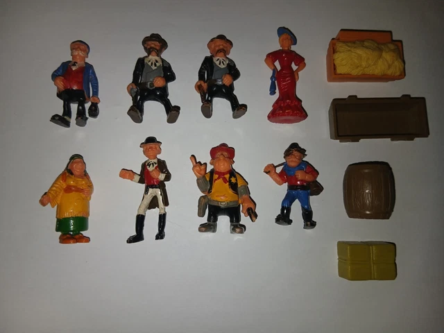 Lot De Jouets Anciens En Bois : 7 Quilles, Palets, Fer à Repasser Miniature - état D'usage