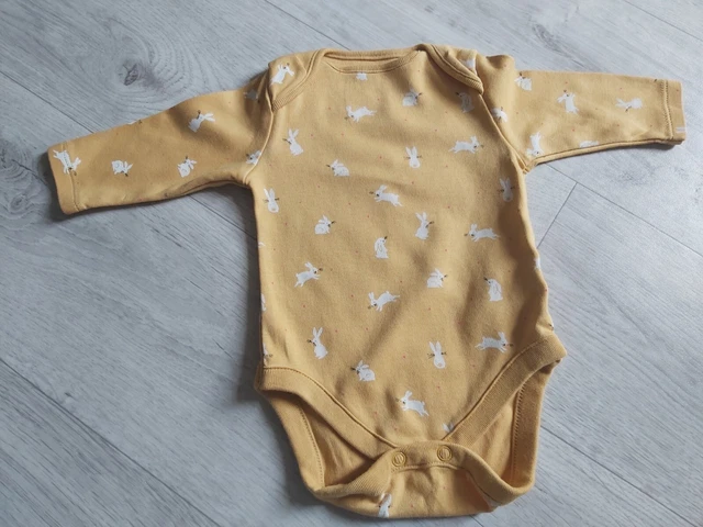 Pacchetto vestiti per bambine 0-3 mesi principalmente SUCCESSIVO, uno nuovo con etichette 10
