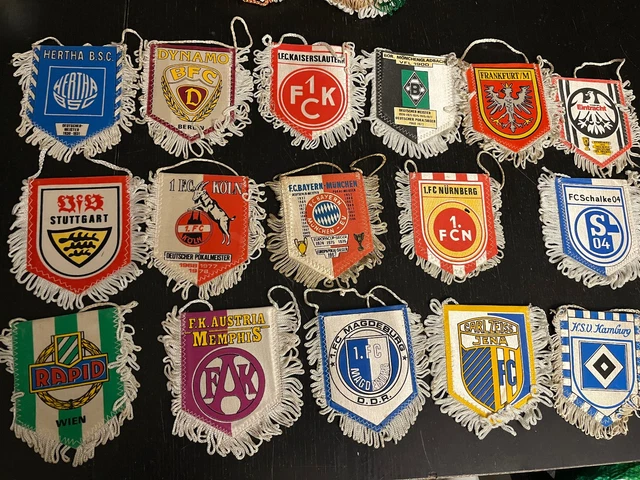 Lot De 9 Fanions De Clubs De Foot : Liverpool, Ajax, AC Milan, Bayern, Real Madrid, Boca Junior - Collection