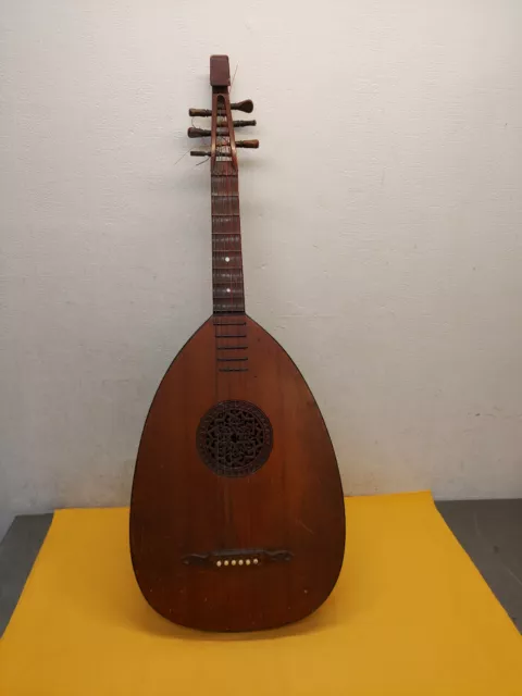 alte Gitarrenlaute Laute Gitrarre Musikinstrument Dachbodenfund