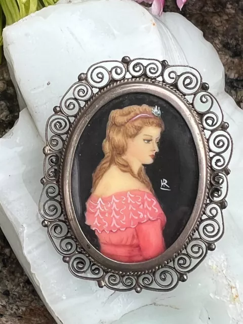 Antique Victorian Hand Painted Signed Portrait Cameo Brooch Pin / Pendant