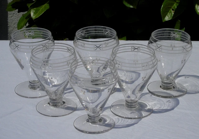 Saint Louis? Baccarat? Service de 6 verres à blanc ou vin cuit en cristal taillé