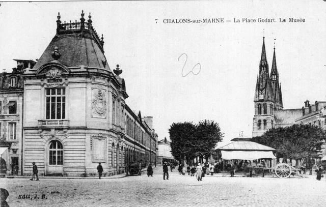 *10042 cpa Chalons sur Marne - la Place Godart