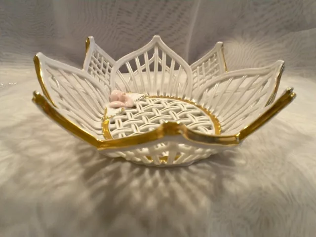 fine porcelain basket 2