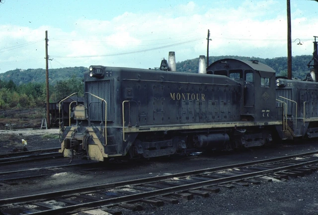 Montour EMD SW1200 original Kodachrome Kodak Slide