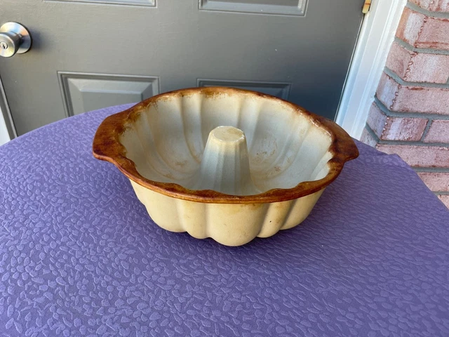 Pampered Chef Stoneware Family Heritage Collection Bundt Pan 12”
