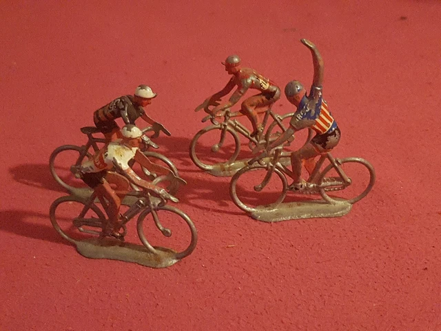 Cyclisme - jouet ancien - lot de 12 cyclistes - figurine ancienne