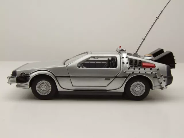 DeLorean Back to the Future Zurück in die Zukunft mit Doc Brown Figur 1:36 Corgi 3