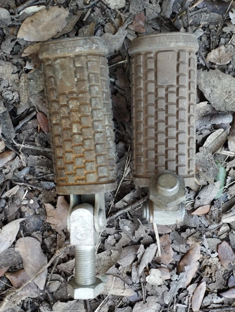 NOS Reposes pieds passager accessoire vissé V&W Motobécane 175 Z23C Z22C