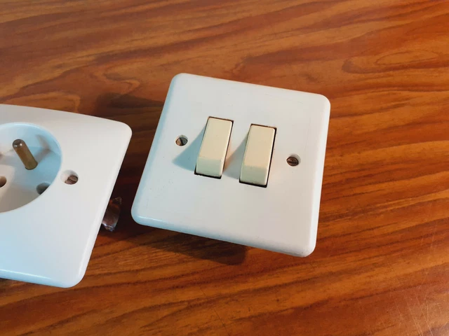 Plaque De Grille Legrand Neptune Vintage Pour Buzzer - Neuf D'origine