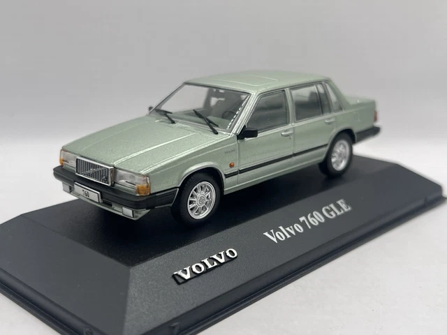 Ixo Volvo 244 Limousine Grün 1974-1993 1/43 PremiumX
