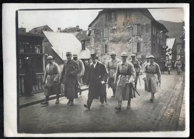 Ww1-French Soldiers With Civil Personality