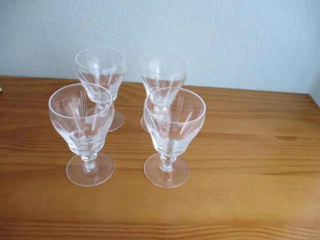 4 très beaux verres à apéritif / porto en cristal taillé signés SEVRES FRANCE