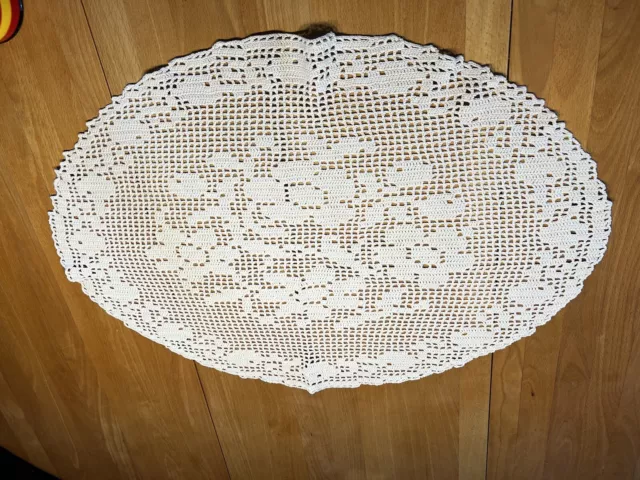 Häkeldecke Oval 72 X 50 cm Handarbeit Blumen Filethäkelei mattweiss 3