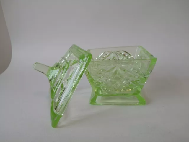 Small Uranium/Vaseline glass trinket box with lid - dressing table