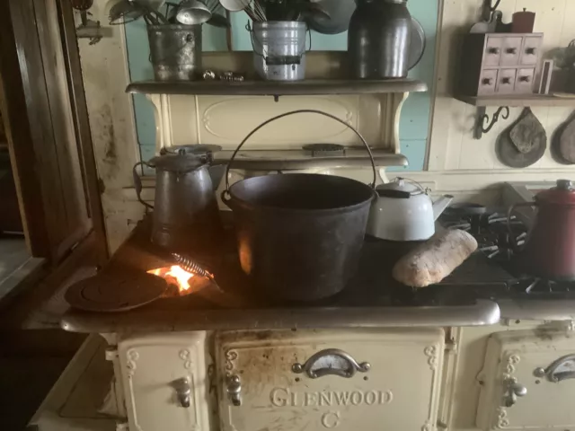 VTG Rare 1800’s Cast Iron Kettle Caldron Bean Pot W/ Wood Stove Insert Base #10