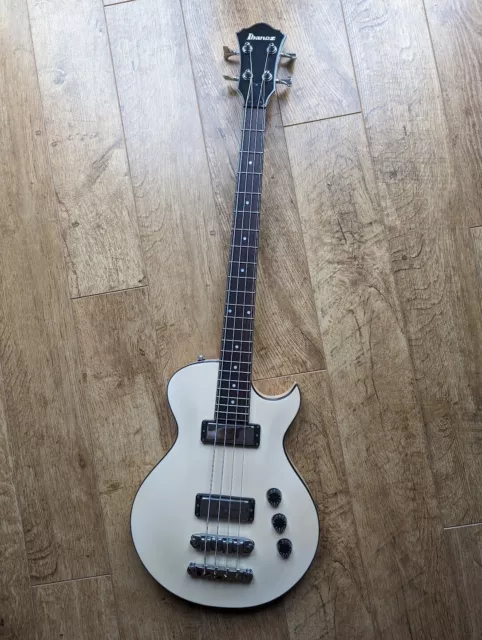 Ibanez ARTB100 Bass Guitar