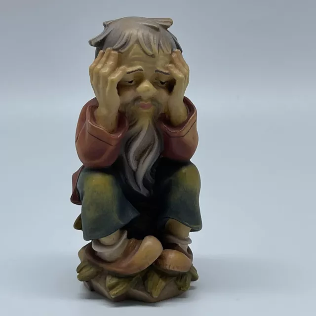 Holzschnitzerei Simon Runggaldier Sitting Dwarf Wood Carved Figurine 4” Tall