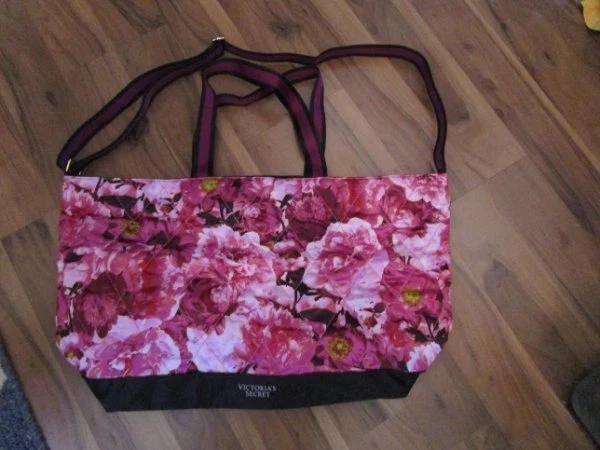 Victoria’s Secret Weekender Tote Bag Duffle Gym Travel Quilted Floral NWOT New