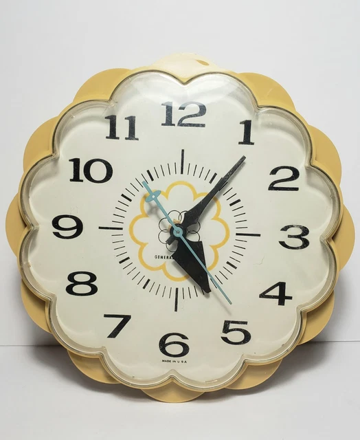 VINTAGE GE DAISY Wall Clock General Electric Model 2150 YellowWorking