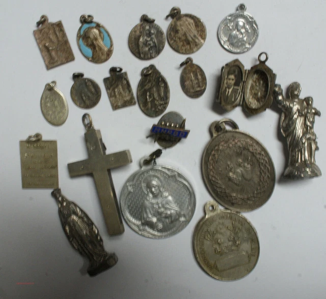 Lot de 2 anciennes médailles catholiques pendentif religion baptême