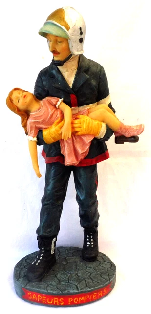 Statuette Sapeurs-pompiers Avec Tuyau – 30 Cm – Résine – NEM N°128 – Neuve