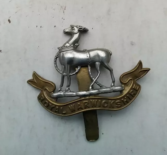 Royal Warwickshire Regiment Cap Badge - British Army Military Badge