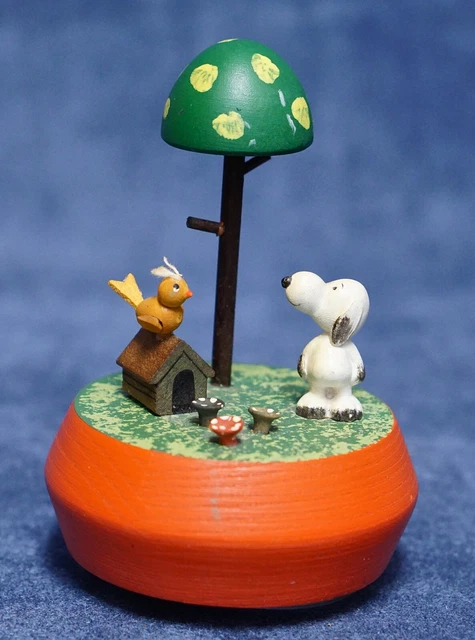 1972 PEANUTS SNOOPY Anri Wood Music Box - 