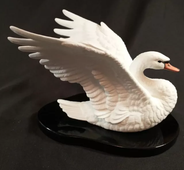 Graceful Reflections Swan Open Wings Maruri 1991 Fine Bone China w/Base READ