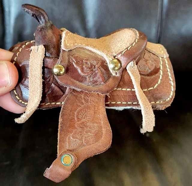VINTAGE MINI WESTERN Tooled Leather Toy Saddle Model Horse Brown Horse