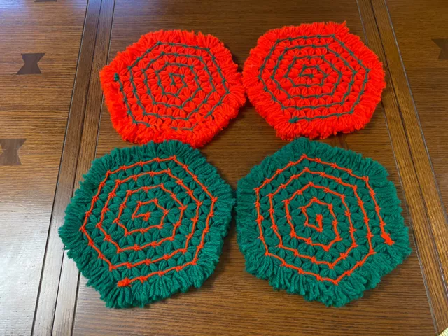 vintage handmade crochet hot pad Christmas red green 9" hexagon Set Of 4