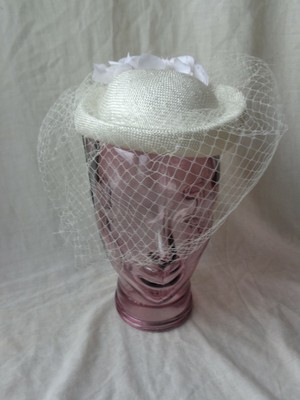 Haut Femme Jane Ann être parlé Millinery Hat With Matching Sac à main porté une fois. 