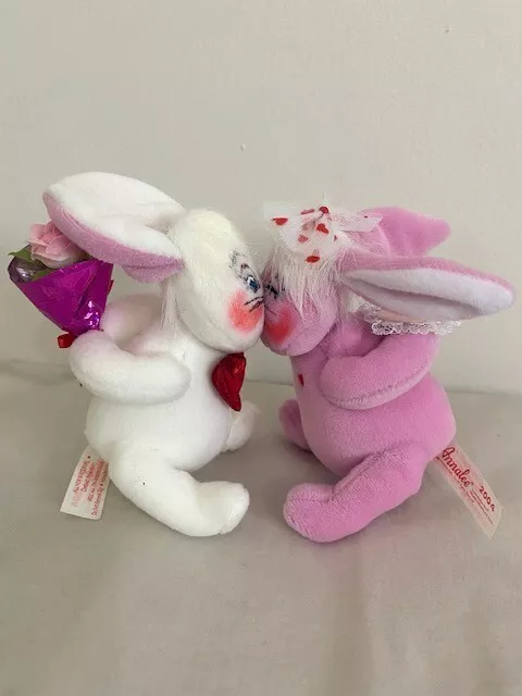 Vintage 6" Annalee Valentine Kissing Bunnies