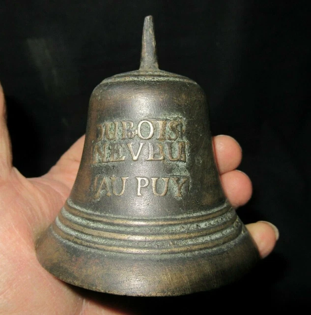 Anciennes cloches du traîneau, collier grelotière de cheval . Les