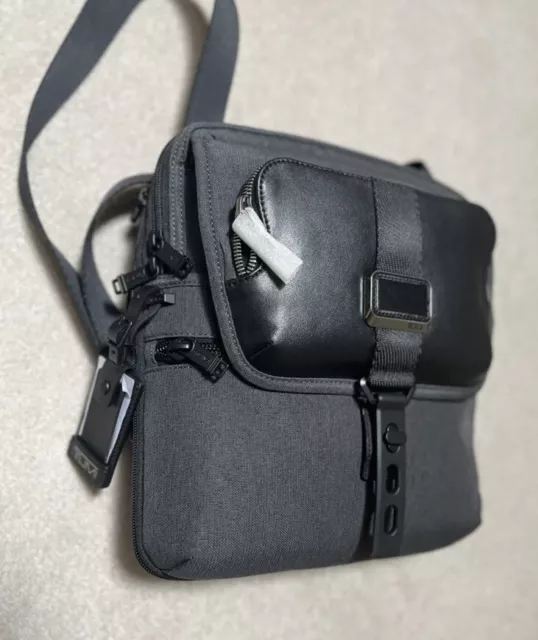TUMI MENS ARNOLD Zip Flap Leather Bag Crossbody Grey Rrp 395