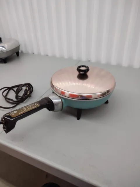 https://www.picclickimg.com/tkwAAOSwqNpiy4XZ/Vintage-RARE-TEAL-General-Electric-No-26C100-Electric.webp