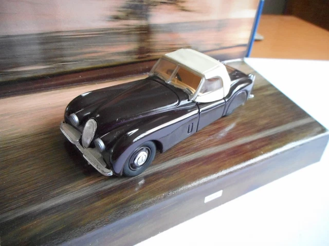 Corgi Classic Model 96044 Jaguar XK120 Soft Top with box