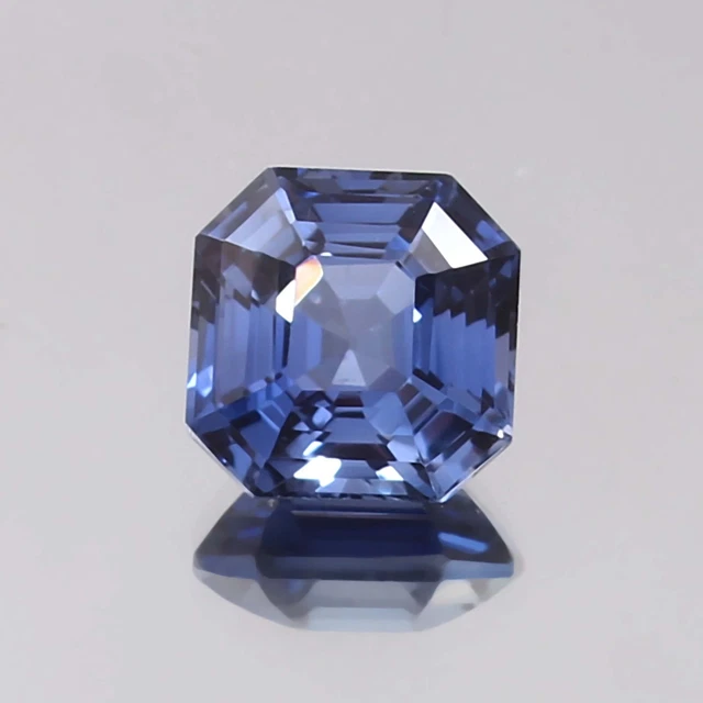 Saphir Padparadscha Naturel De Ceylan 11.65 Carats - Ovale, Couleur Pêche, Certifié