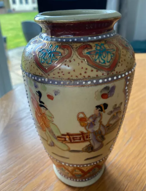 Decorative Oriental Vase. 20cm tall