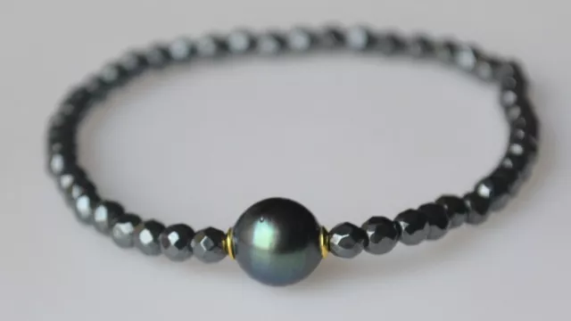 Perle de Tahiti Peacock de 10,60 x 9,37 mm +Perles "Hématites" Noires - Bracelet