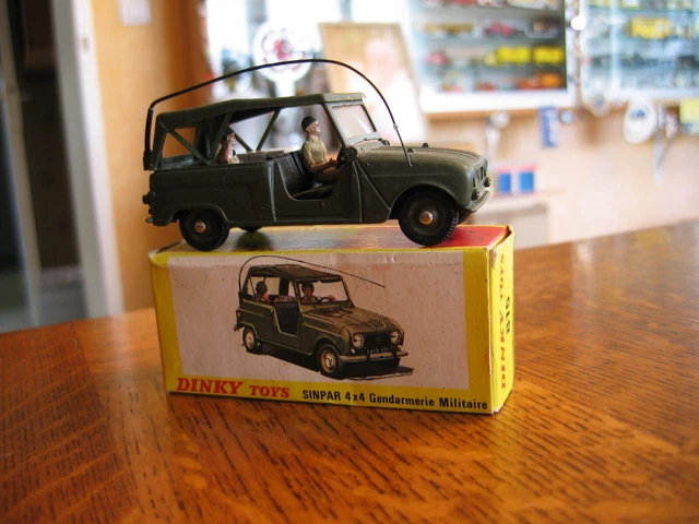 Modellino Dinky Toys Poste Radio Gendarmerie Sinpar – Resina, Scala 1/43, Grigio