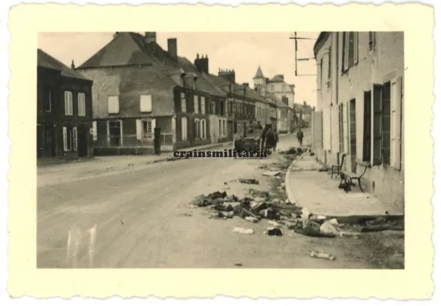 Orig. Foto Vormarsch 3.ID bei Villa in Dorf in Frankreich Marne Côte-d'Or 1940