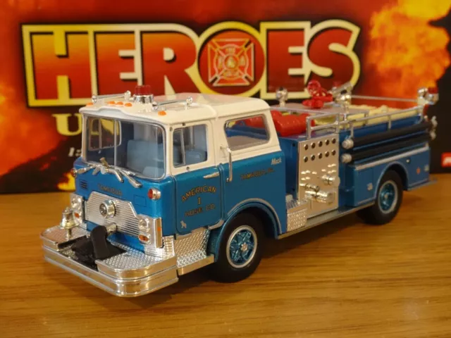 Corgi Heroes Under Fire US52009 - Mack Cf Pumper Tamaqua. Pa - Treppe 1:50