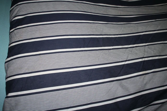 Ancien édredon carré coton bleu avec plumes et duvet - Le Grenier de Lisette