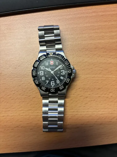 VICTORINOX SWISS ARMY SUMMIT XLT 241344 MEN'S WATCH need new battery