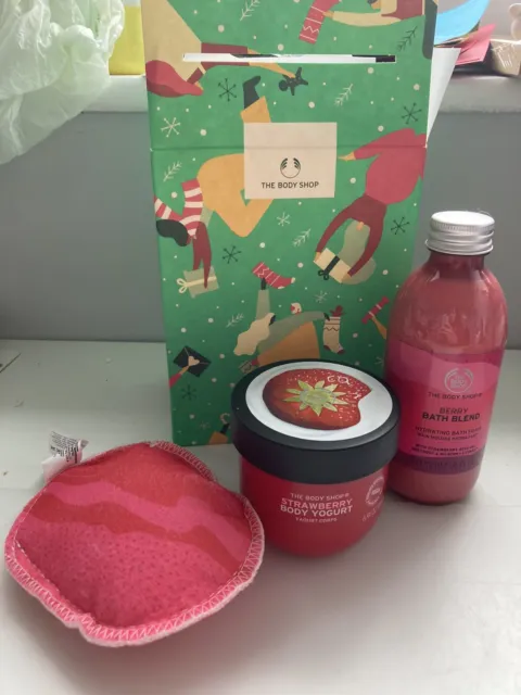 BRAND NEW The Body Shop Berries And Bubbles Bath Ritual Gift Set