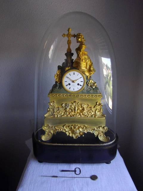 Petit Jésus en cire sous globe - Automate Pour Noel - Objet de crêche