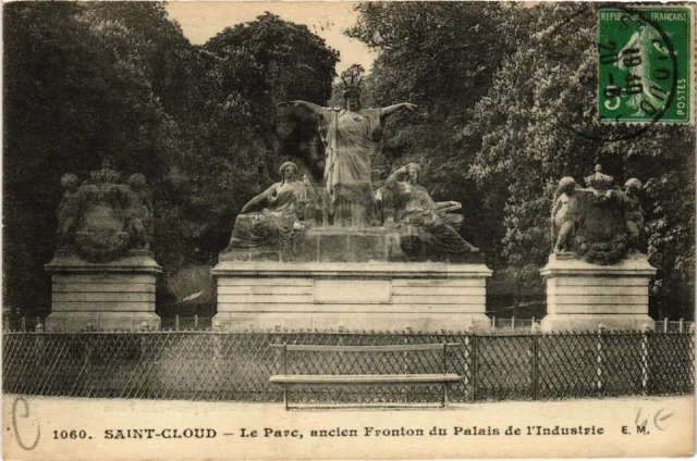 CPA St-CLOUD - Le Parc ancien Fronton du Palais de l'Industrie (581650)